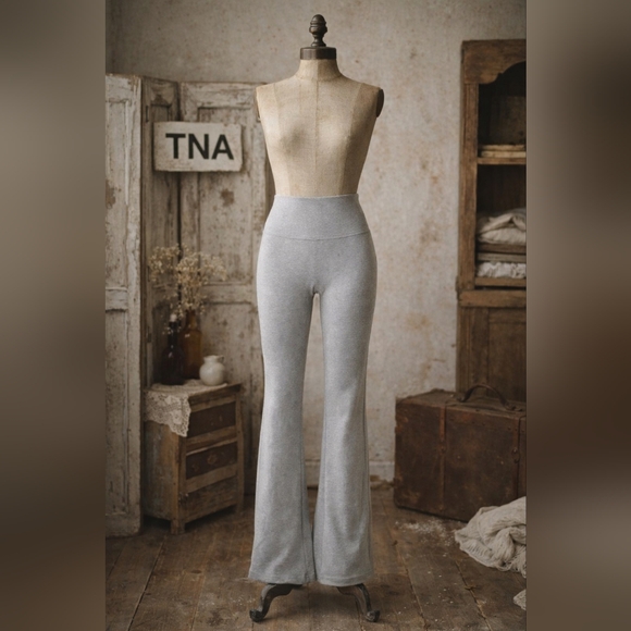 TNA Pants - TNA Flare Leggings | Light Heather Gray | High Rise | Size Small